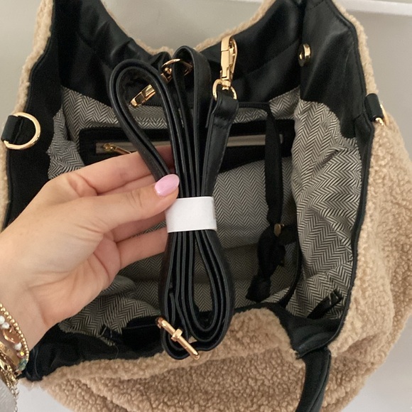 sherpa teddy slouchy bag - Picture 5 of 7